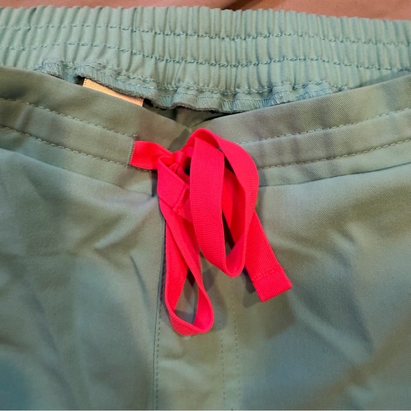 Figs Women’s Neon Blue Scrub Set - Picture 4 of 5